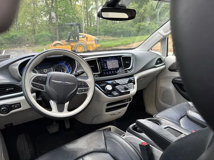 2018 Chrysler Pacifica - view 38