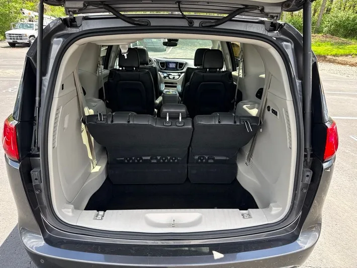 2018 Chrysler Pacifica - view 9