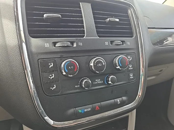 2016 Dodge Grand - view 17