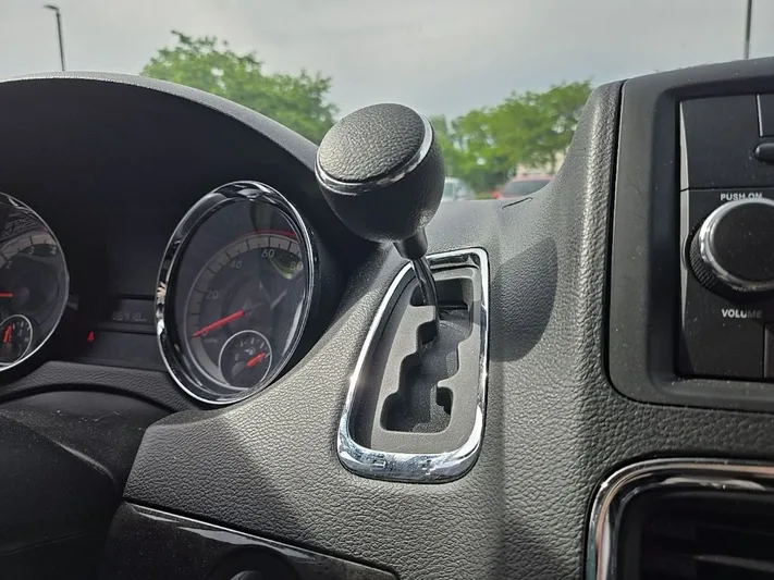 2016 Dodge Grand - view 23