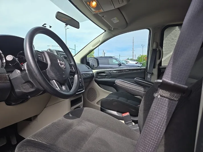 2016 Dodge Grand - view 25