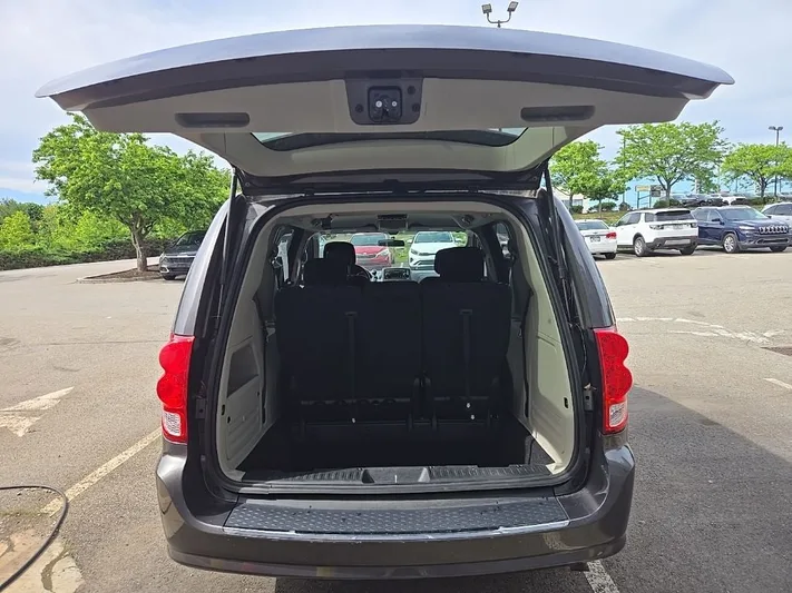 2016 Dodge Grand - view 27