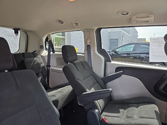 2016 Dodge Grand - view 28