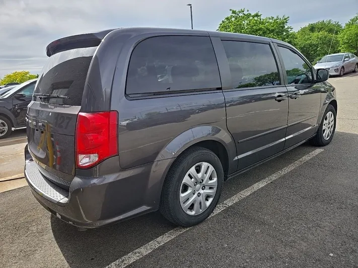 2016 Dodge Grand - view 3