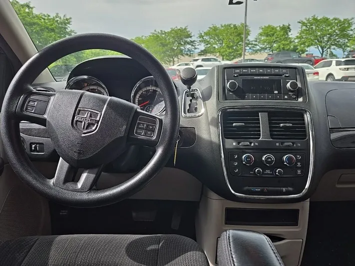 2016 Dodge Grand - view 31