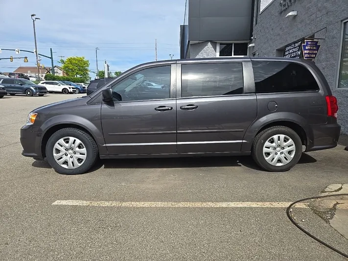 2016 Dodge Grand - view 6