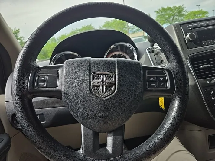2016 Dodge Grand - view 9