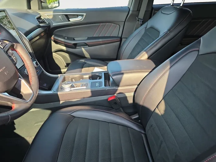 2023 Ford Edge - view 12