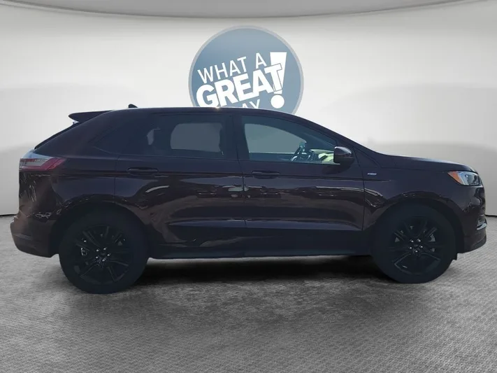 2023 Ford Edge - view 2