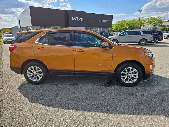 2018 Chevrolet Equinox - view 2
