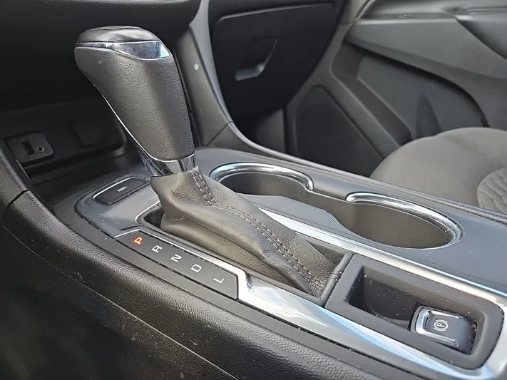 2018 Chevrolet Equinox - view 21