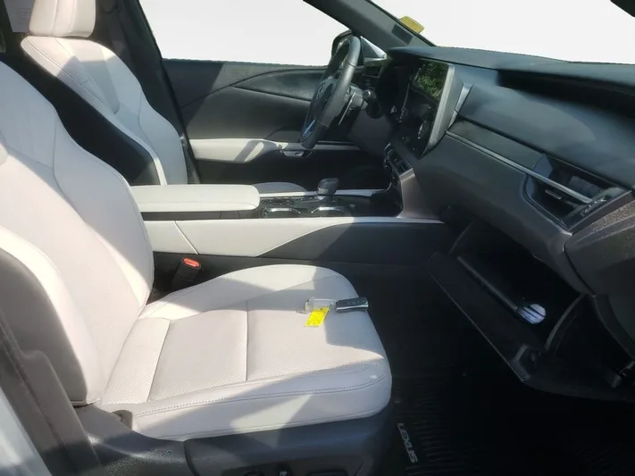 2023 Lexus RX - view 26