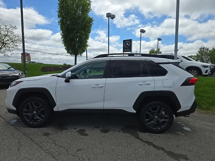 2024 Toyota RAV4 - view 10