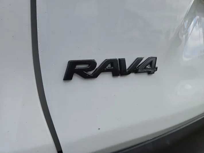2024 Toyota RAV4 - view 8