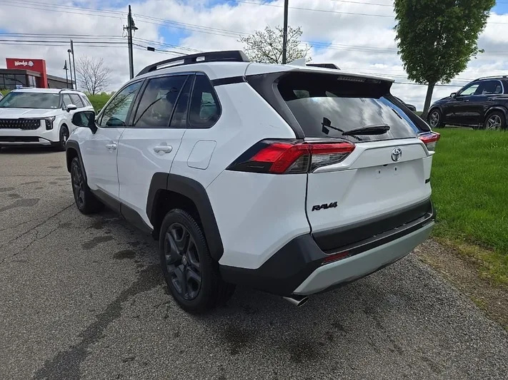 2024 Toyota RAV4 - view 9