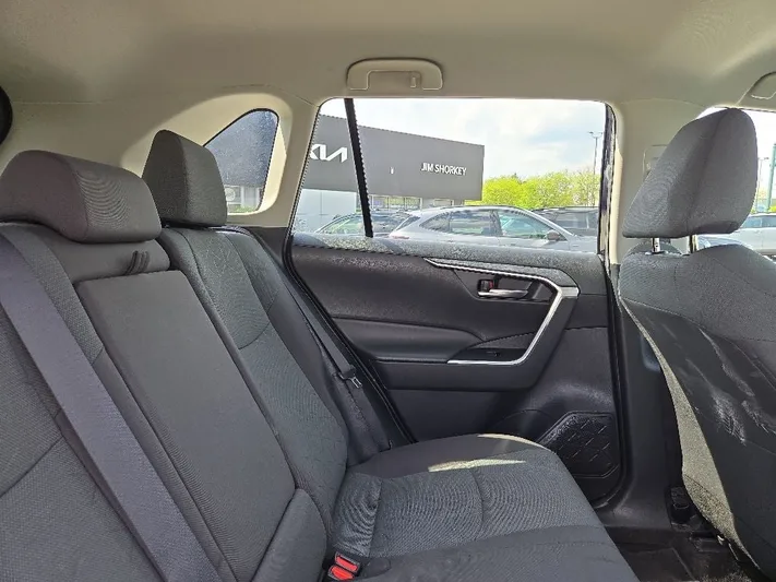 2024 Toyota RAV4 - view 32