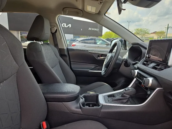 2024 Toyota RAV4 - view 33