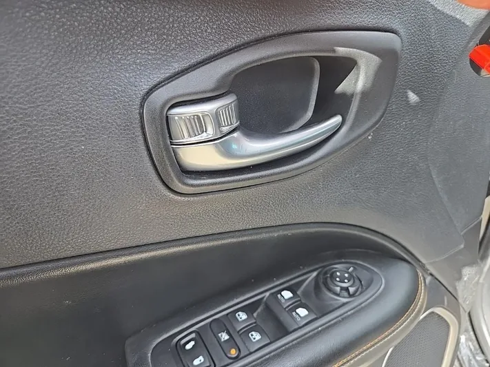 2019 Jeep Compass - view 10