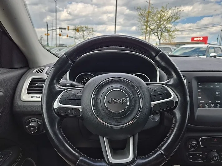 2019 Jeep Compass - view 12
