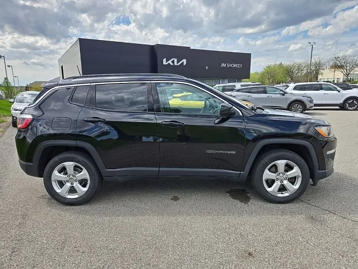 2019 Jeep Compass - view 2