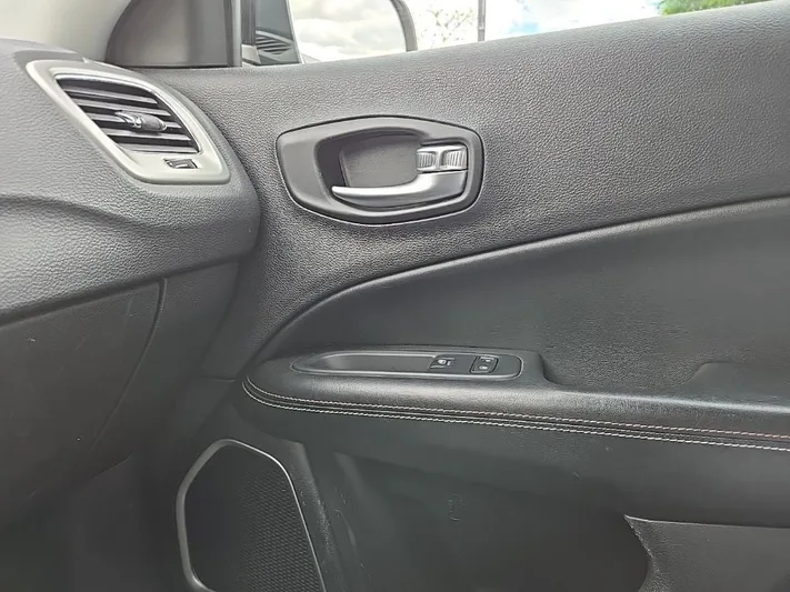 2019 Jeep Compass - view 24