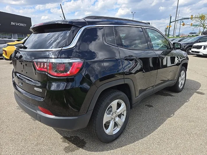 2019 Jeep Compass - view 3