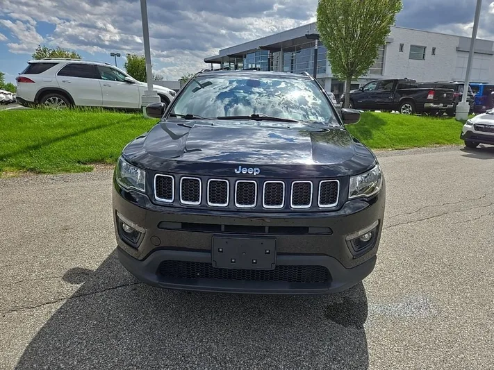 2019 Jeep Compass - view 9