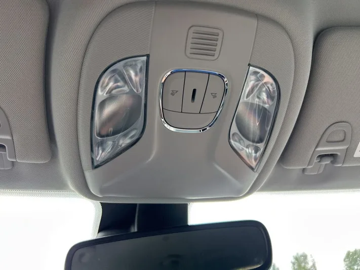 2022 Jeep Compass - view 14