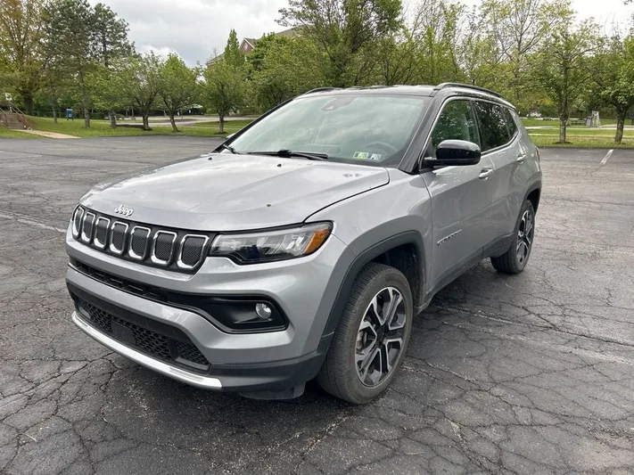 2022 Jeep Compass - view 3