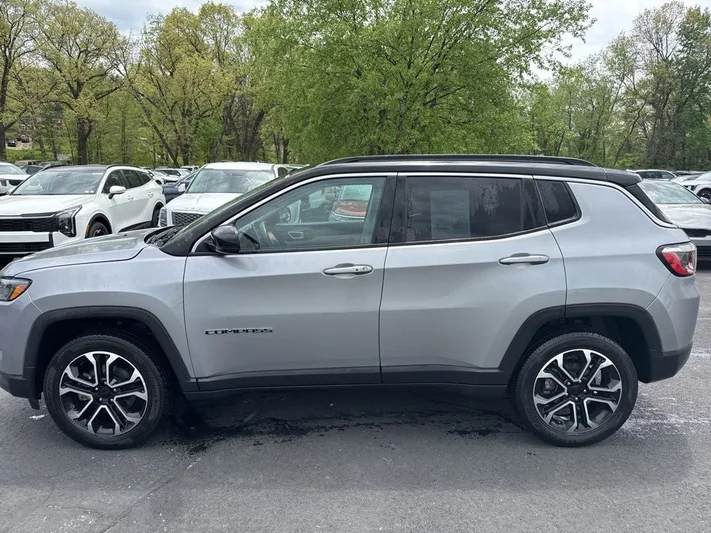2022 Jeep Compass - view 31