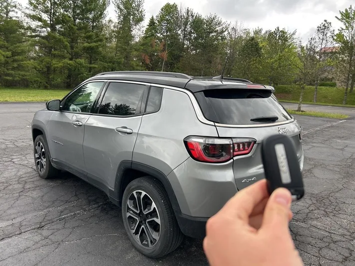 2022 Jeep Compass - view 5