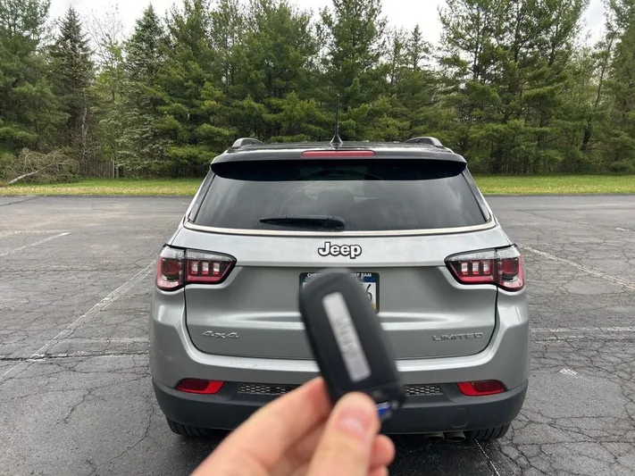 2022 Jeep Compass - view 6