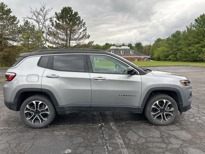 2022 Jeep Compass - view 8