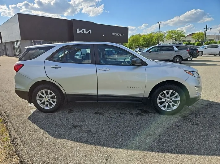 2020 Chevrolet Equinox - view 2
