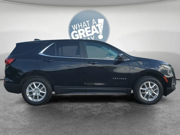 2023 Chevrolet Equinox - view 2