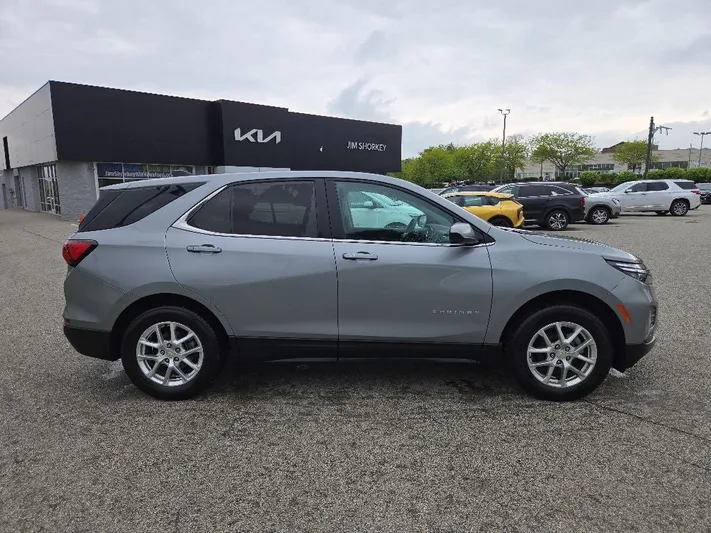 2024 Chevrolet Equinox - view 2