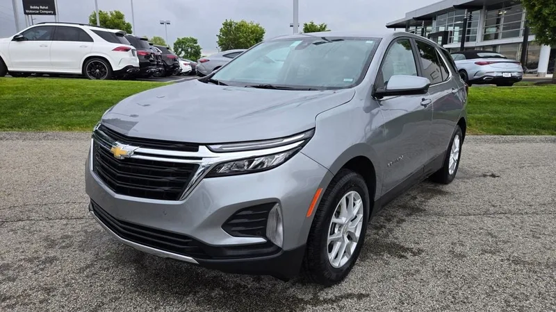 2024 Chevrolet Equinox - view 8
