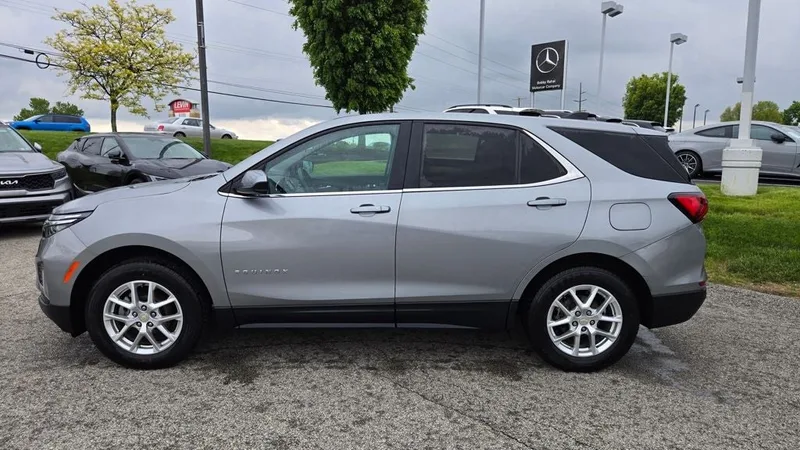 2024 Chevrolet Equinox - view 9