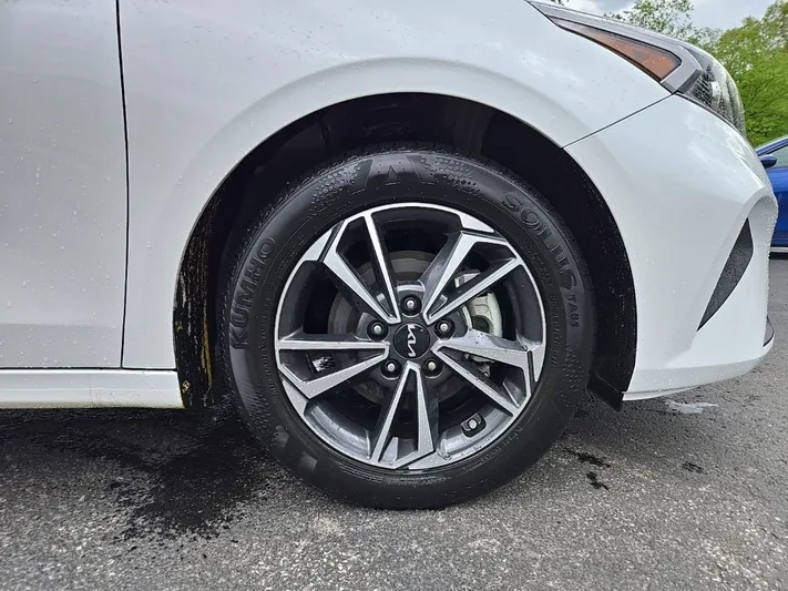 2024 Kia Forte - view 10