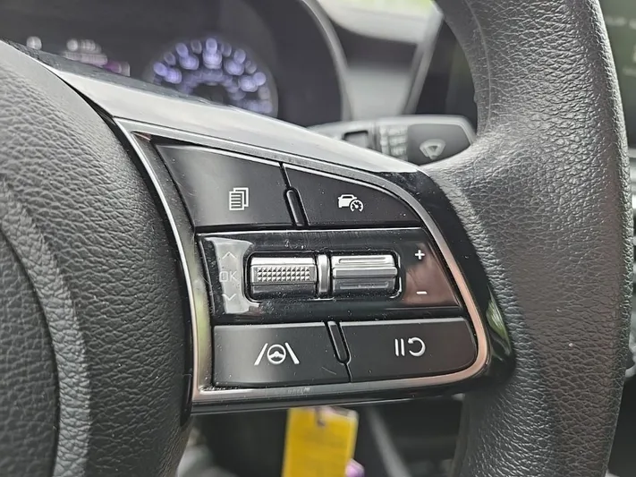 2024 Kia Forte - view 19