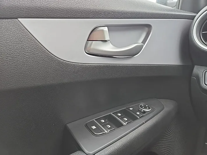 2024 Kia Forte - view 21