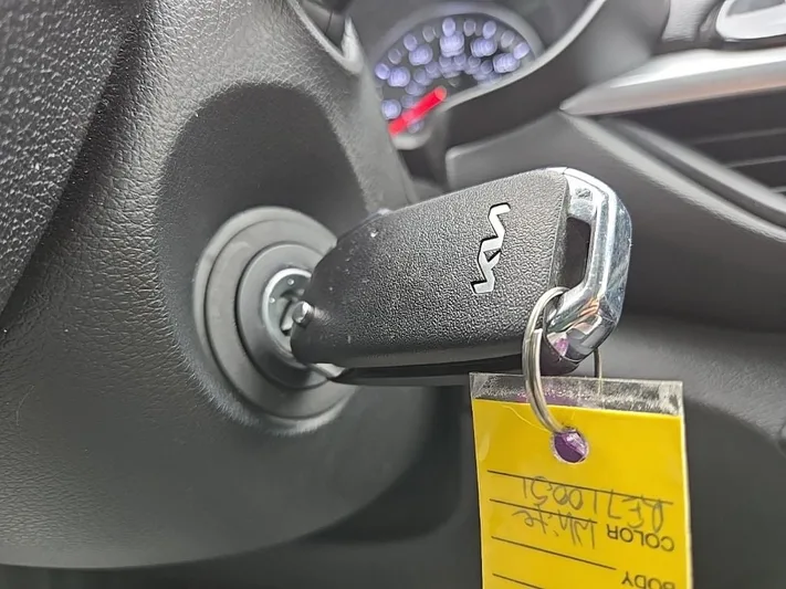 2024 Kia Forte - view 27