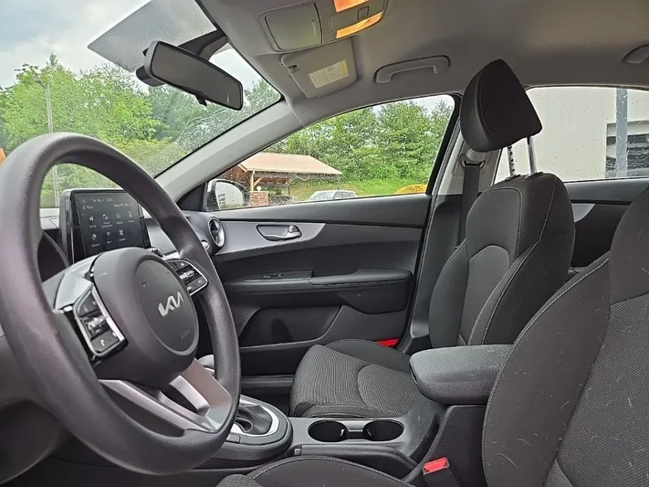 2024 Kia Forte - view 29