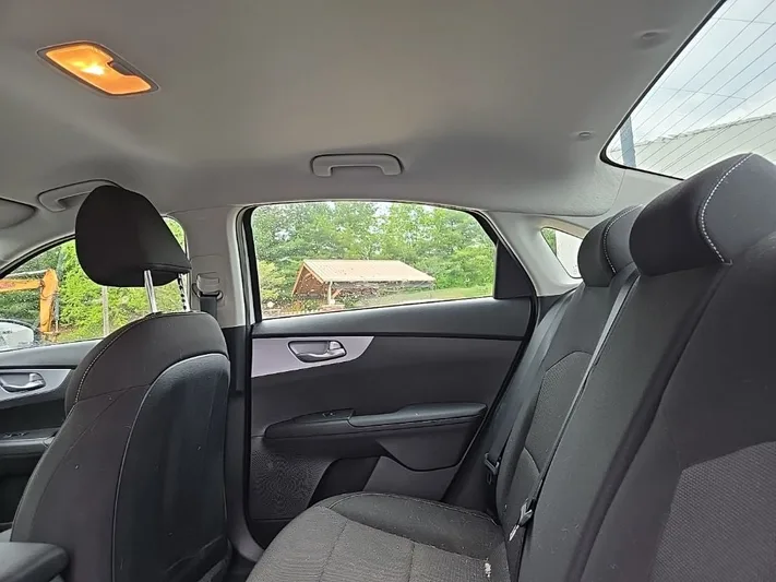 2024 Kia Forte - view 30