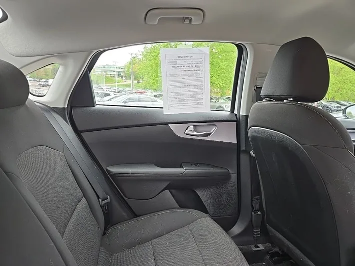 2024 Kia Forte - view 31