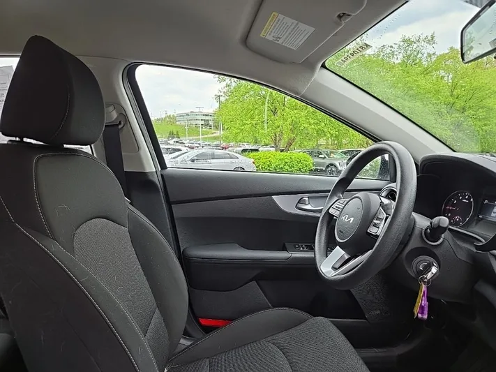 2024 Kia Forte - view 32
