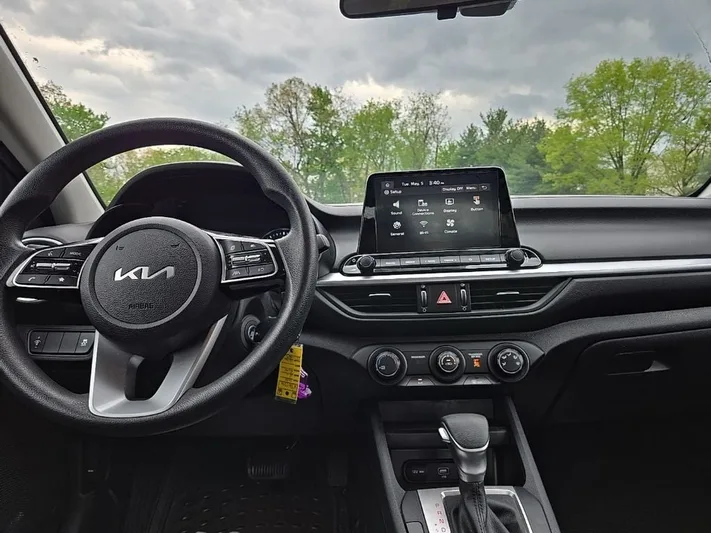 2024 Kia Forte - view 33