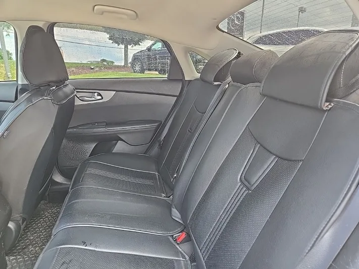 2019 Kia Forte - view 24