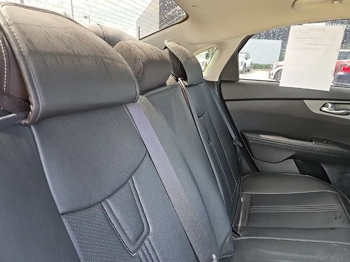 2019 Kia Forte - view 25