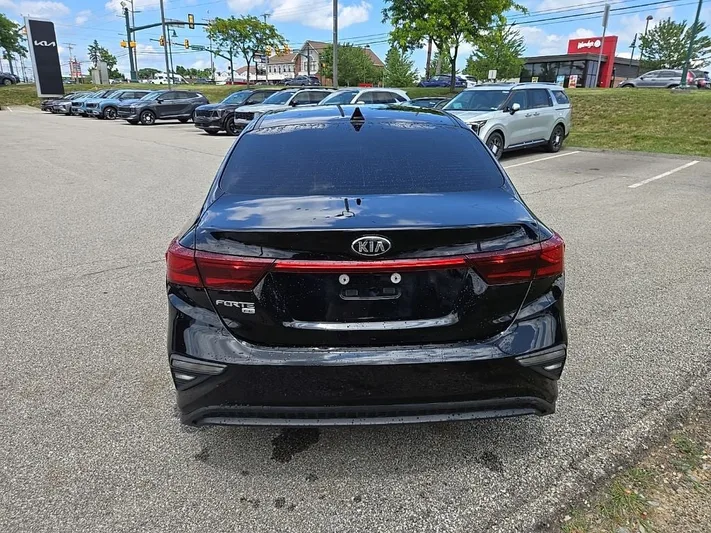 2019 Kia Forte - view 4